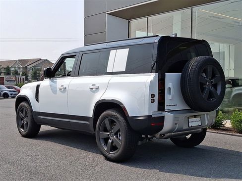 New 2025 Land Rover Defender 110 S image 4