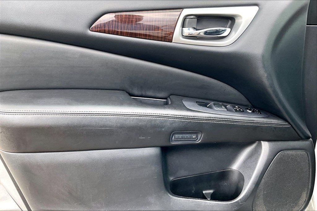 Used 2015 Nissan Pathfinder Platinum FWD image 20
