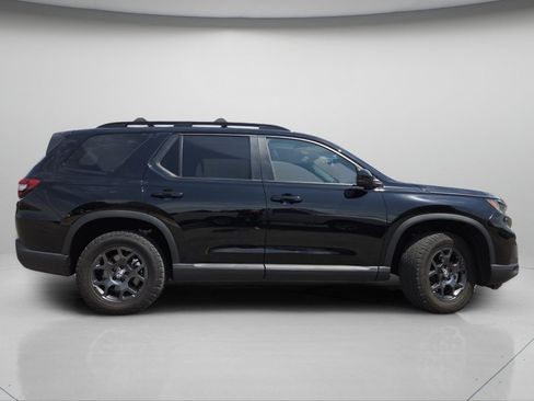 Used 2025 Honda Pilot TrailSport image 26
