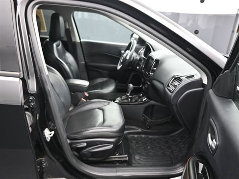 Used 2018 Jeep Compass Limited w/ Navigation Group image 9