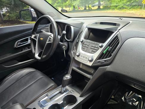 Used 2017 Chevrolet Equinox Premier w/ Enhanced Convenience Package AWD/4WD image 10