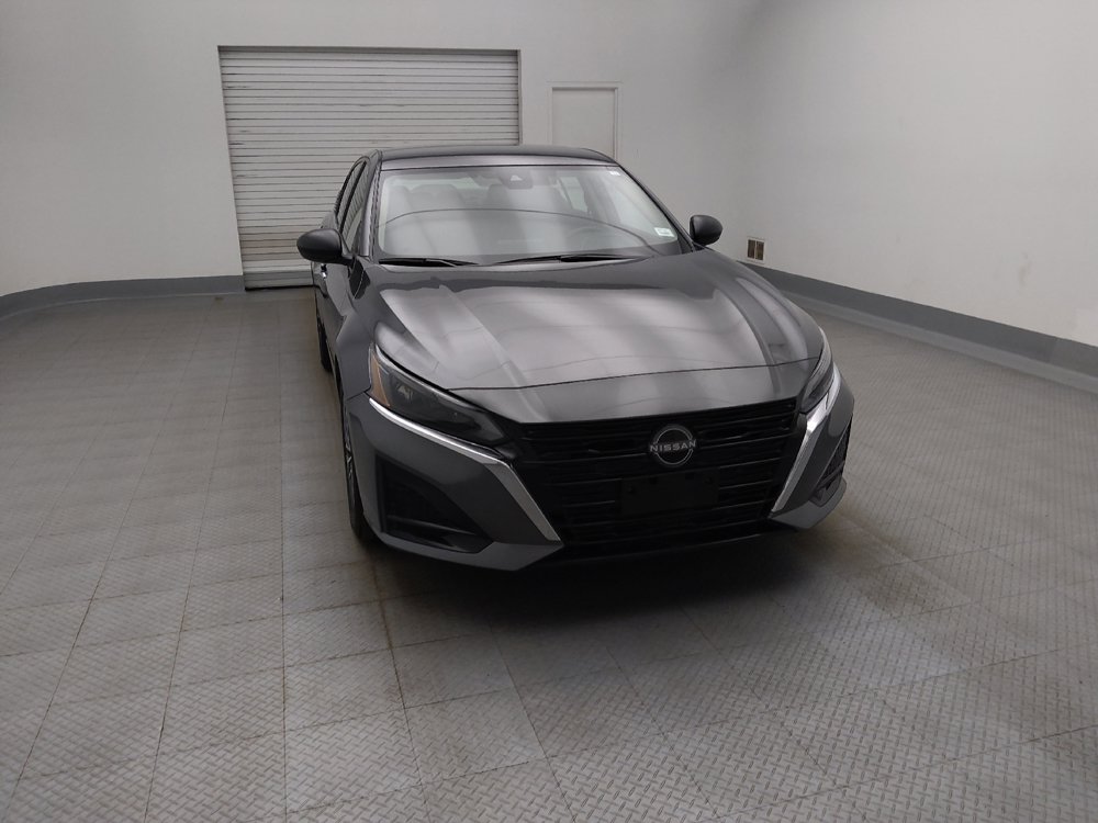 Used 2025 Nissan Altima 2.5 SV FWD image 14
