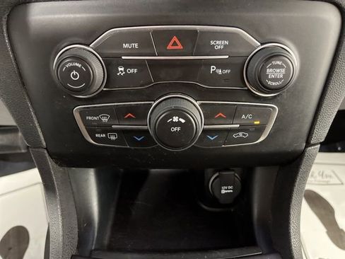 Used 2018 Dodge Charger SXT w/ Blacktop Package image 25