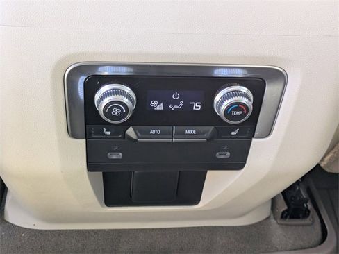 Used 2021 GMC Yukon XL Denali w/ Denali Premium Package image 15