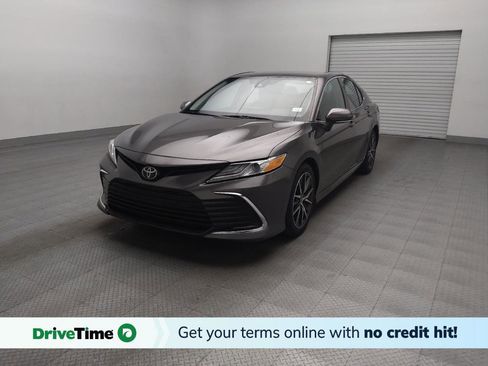 Used 2021 Toyota Camry XLE image 1