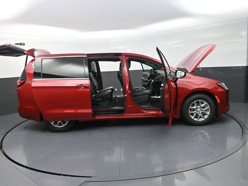 New 2027 Chrysler Pacifica Select FWD image 35