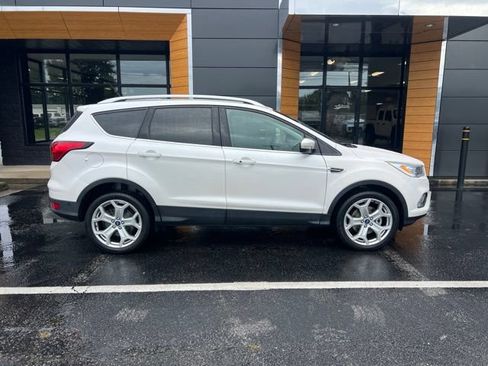 Used 2019 Ford Escape Titanium AWD/4WD image 2
