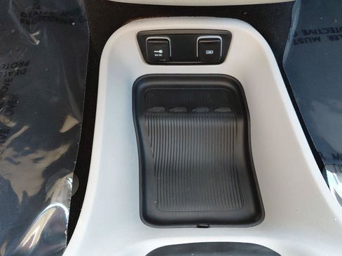 Used 2019 Chrysler Pacifica Touring-L FWD image 29