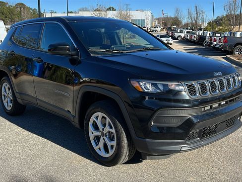 Certified 2025 Jeep Compass Sport image 5