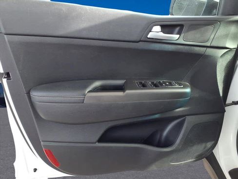 Used 2019 Kia Sportage LX image 9