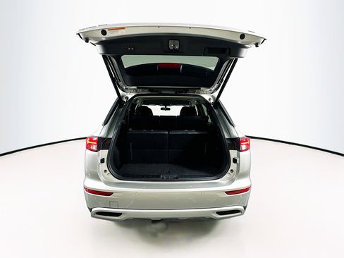 Used 2024 Mitsubishi Outlander SE image 29