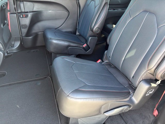 New 2027 Chrysler Pacifica Select FWD image 10
