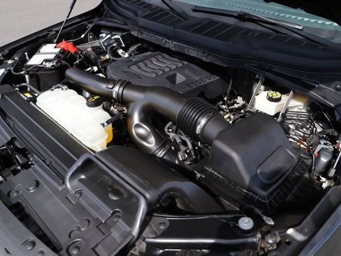 Used 2023 Ford F150 Lariat w/ Max Trailer Tow Package image 4