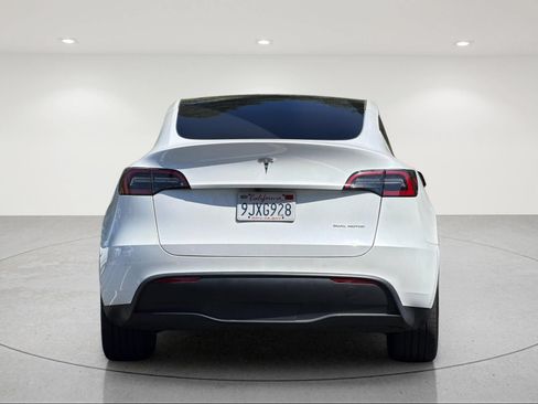 Used 2023 Tesla Model Y Long Range AWD/4WD image 4