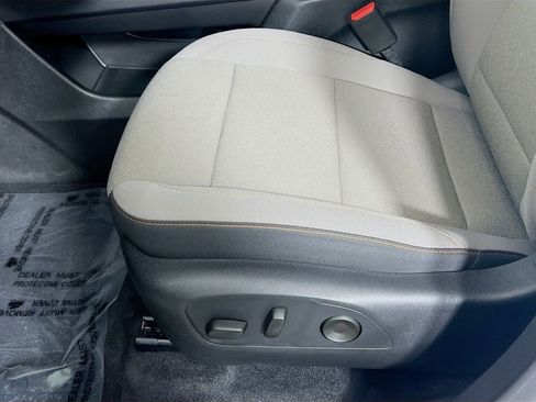 Used 2025 Chevrolet Traverse LT image 19