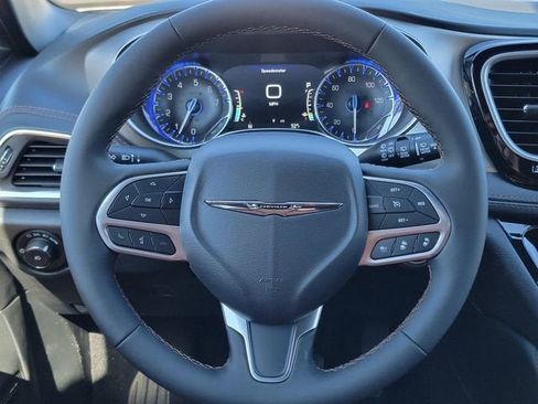 New 2026 Chrysler Pacifica Pinnacle AWD/4WD image 32