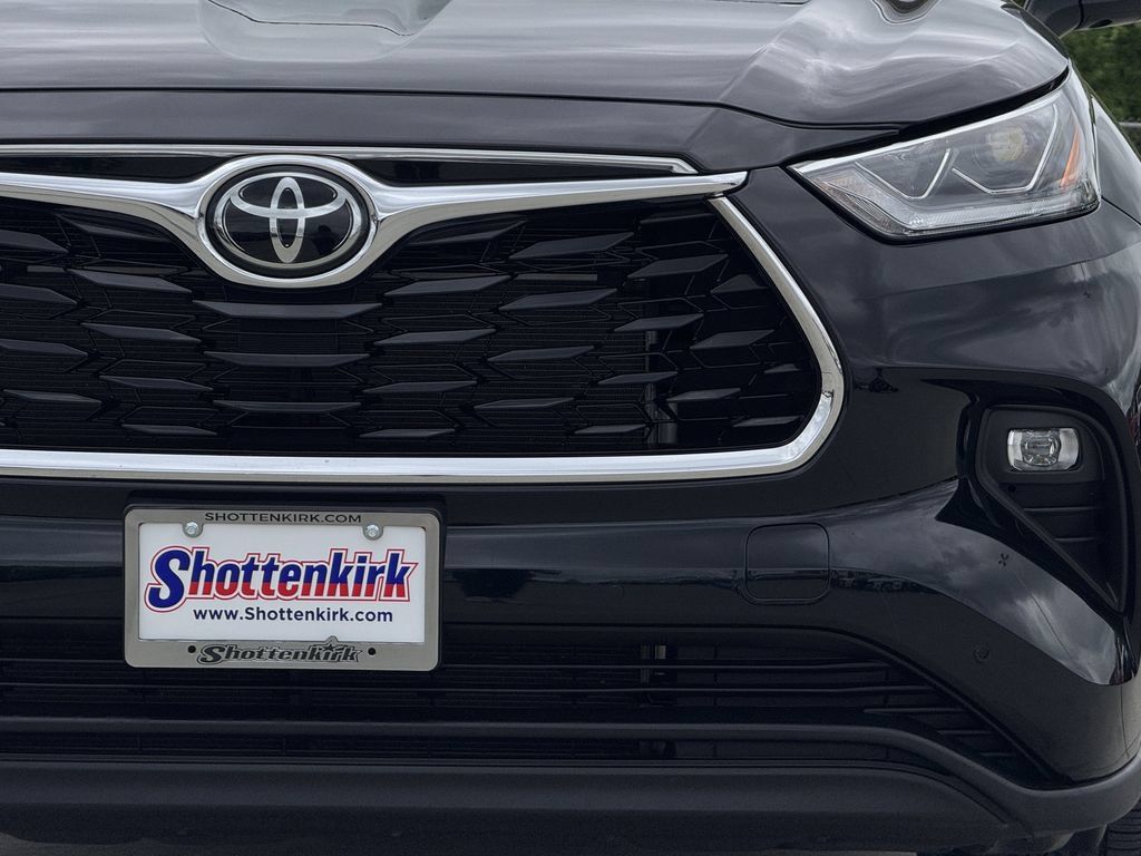 Used 2023 Toyota Highlander Limited AWD/4WD image 8