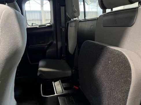 Used 2020 Toyota Tacoma SR w/ SR Convenience Package RWD image 19