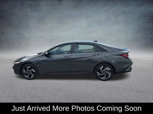 Used 2025 Hyundai Elantra Sport FWD image 2