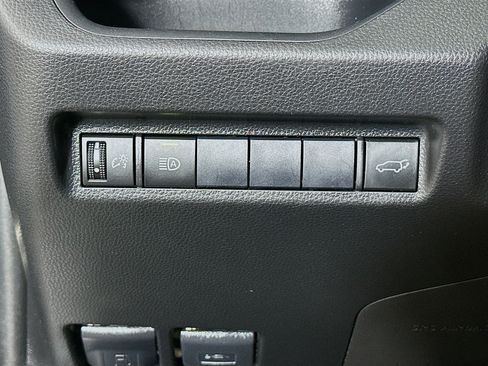 Used 2019 Toyota RAV4 XLE Premium image 17