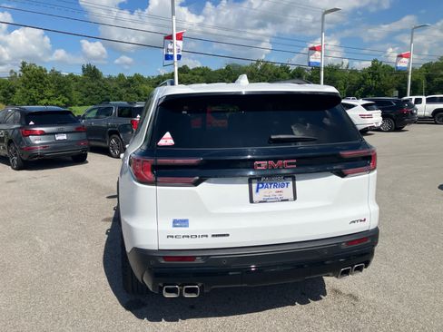 Used 2025 GMC Acadia AT4 w/ Luxury Package AWD/4WD image 7