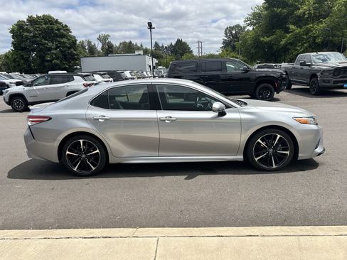 Used 2020 Toyota Camry XSE FWD image 6