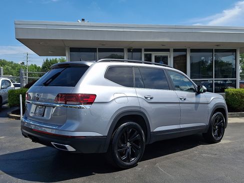 Used 2023 Volkswagen Atlas SE w/ Black Wheel Package FWD image 6