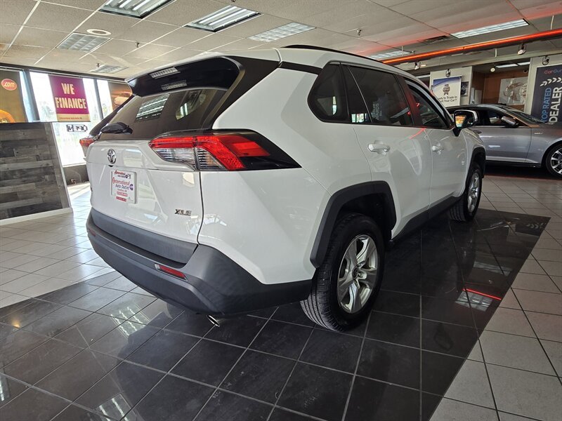 Used 2021 Toyota RAV4 XLE FWD image 4