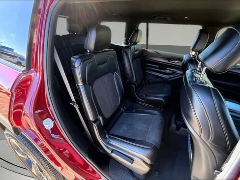 Used 2025 Jeep Grand Cherokee L Laredo AWD/4WD image 28