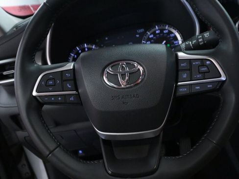 Used 2022 Toyota Highlander XLE image 22