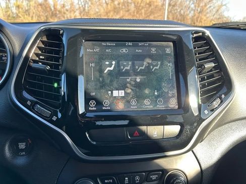 Used 2022 Jeep Cherokee Limited image 27