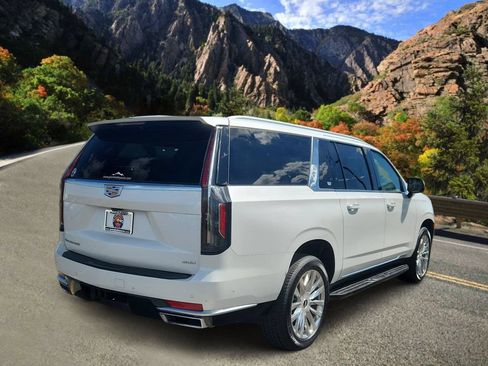 Used 2023 Cadillac Escalade ESV Premium Luxury AWD/4WD image 3