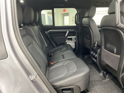 Used 2023 Land Rover Defender 130 X-Dynamic SE image 18