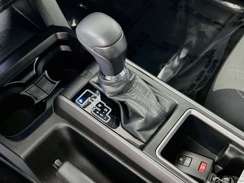 Certified 2021 Toyota Tacoma TRD Off-Road AWD/4WD image 15