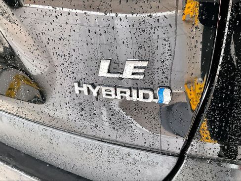 Used 2024 Toyota RAV4 LE AWD/4WD image 8