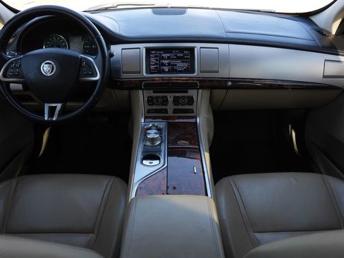 Used 2013 Jaguar XF image 7