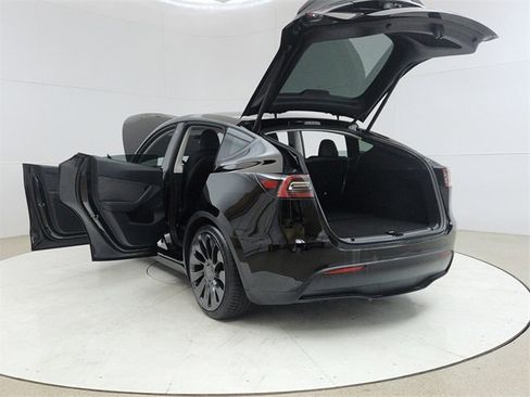 Used 2023 Tesla Model Y Performance image 11