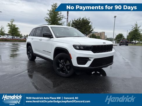 Certified 2023 Jeep Grand Cherokee Altitude AWD/4WD image 1
