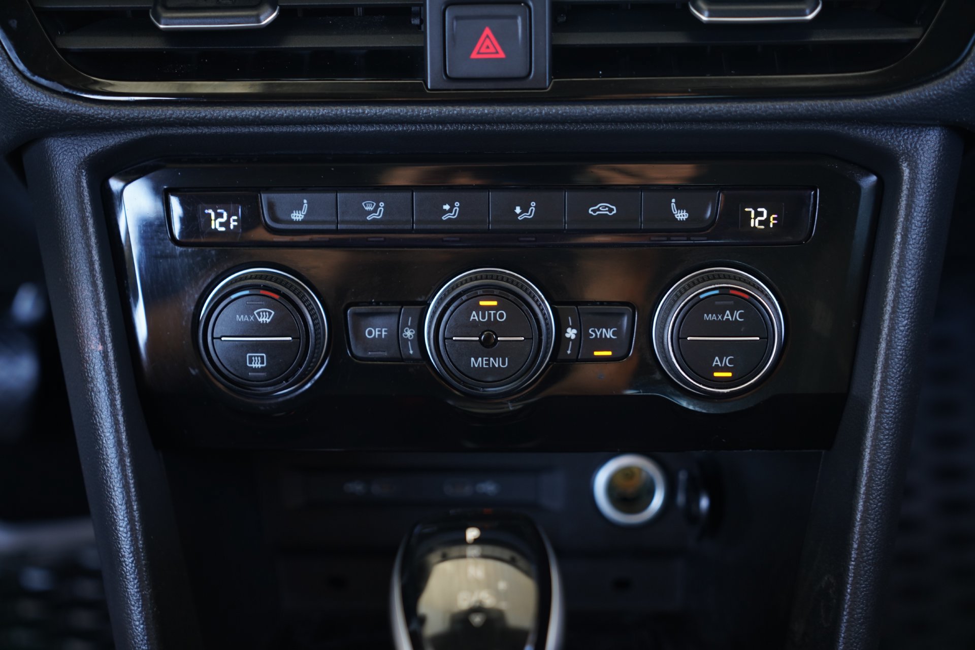 Certified 2024 Volkswagen Taos SE FWD image 18