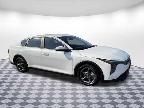 Used 2025 Kia K4 FWD image 1
