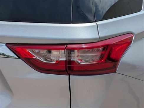 Used 2020 Chevrolet Traverse LS FWD image 10