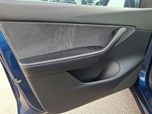 Used 2021 Tesla Model Y Long Range image 15