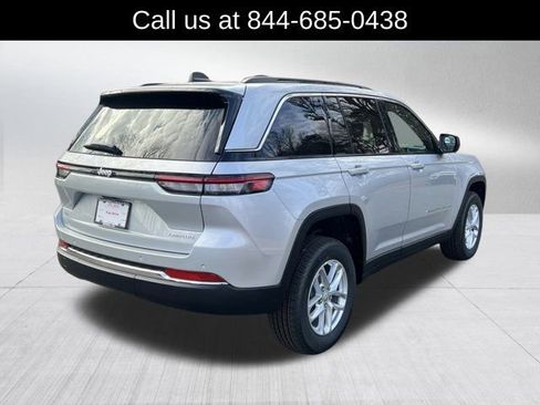 New 2025 Jeep Grand Cherokee Laredo image 5