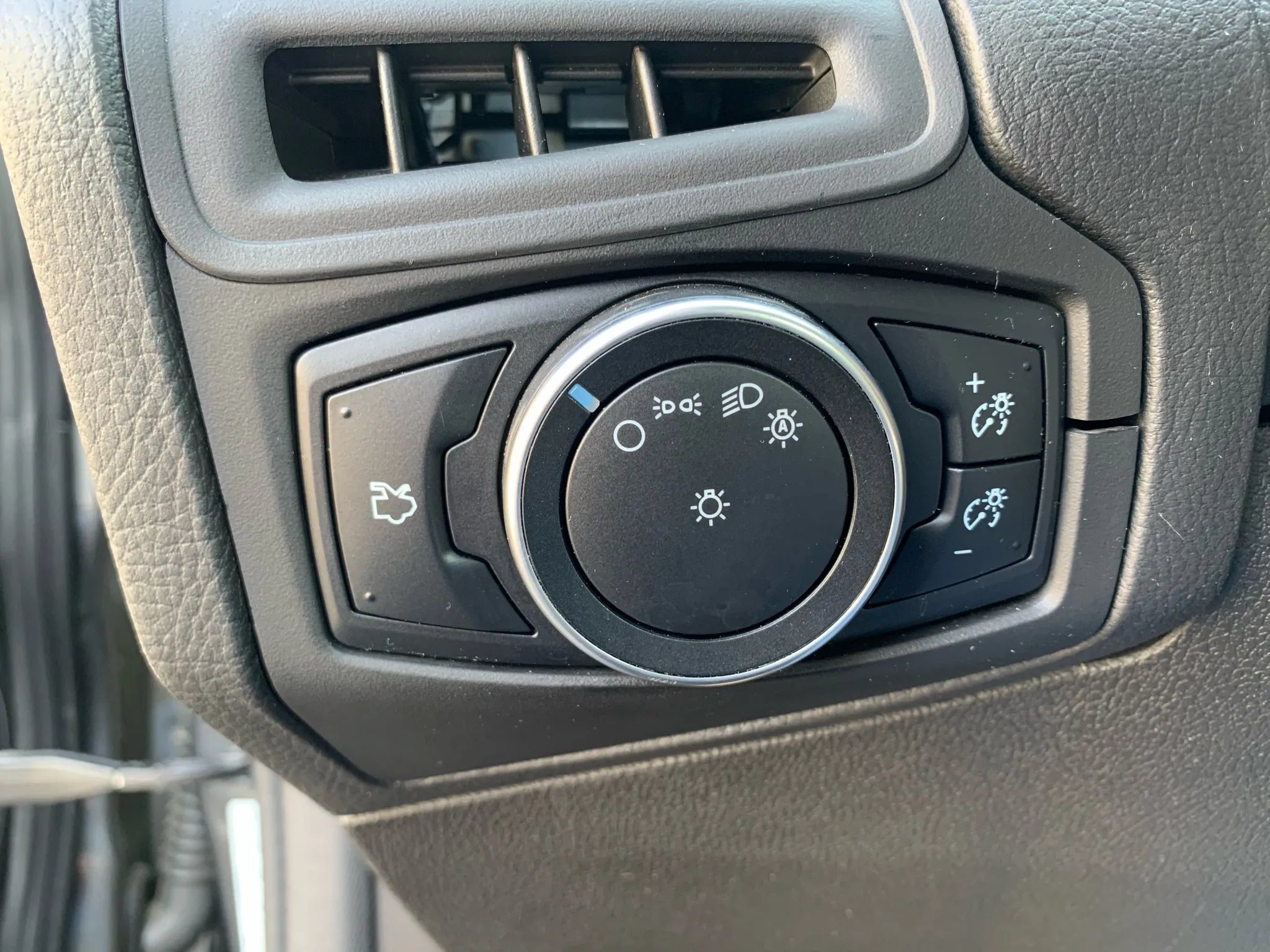 Used 2016 Ford Focus SE FWD image 18