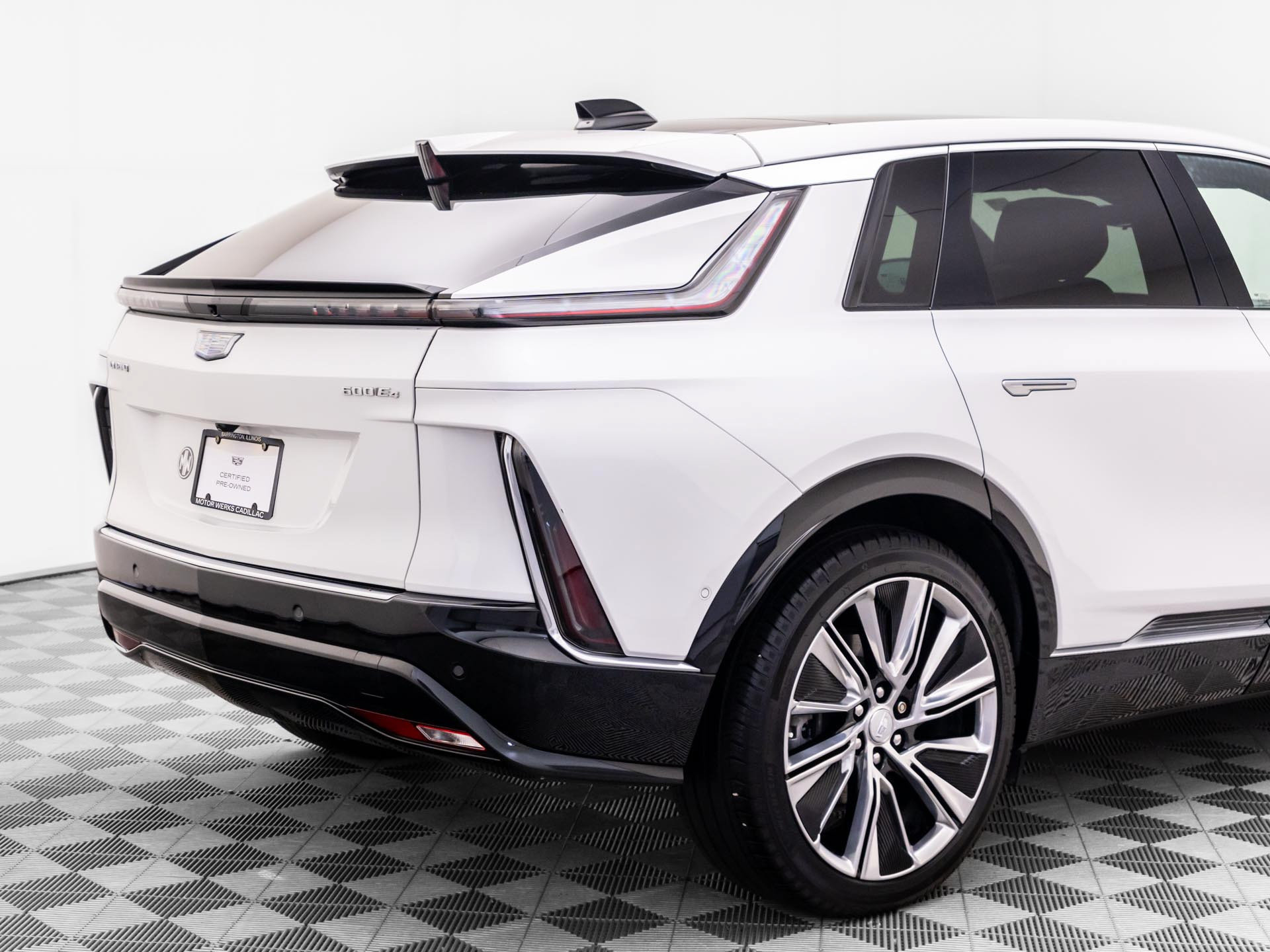 Certified 2025 Cadillac Lyriq Luxury w/ LPO, Floor Liner Package AWD/4WD image 40