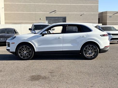 Used 2025 Porsche Cayenne AWD/4WD image 30