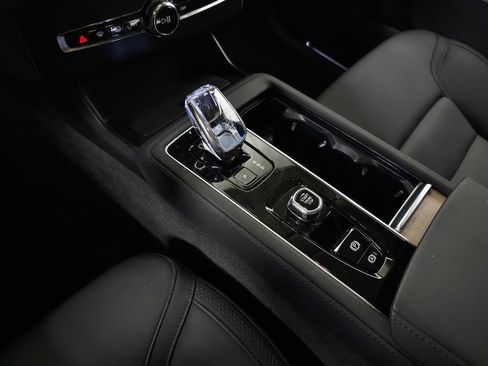 Certified 2025 Volvo XC90 B5 Plus AWD/4WD image 33