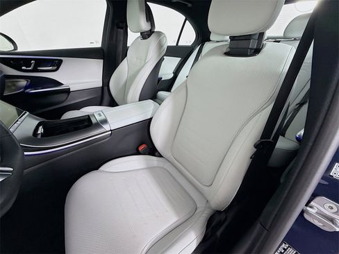 Used 2025 Mercedes-Benz C 300 4MATIC Sedan image 5
