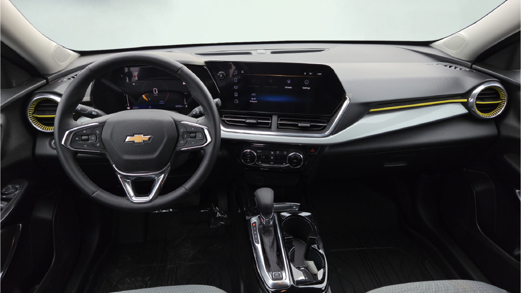 Used 2025 Chevrolet Trax LT w/ LT Convenience Package FWD image 21