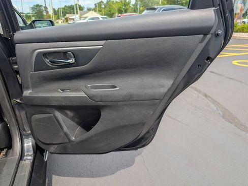 Used 2015 Nissan Altima 2.5 SV FWD image 18